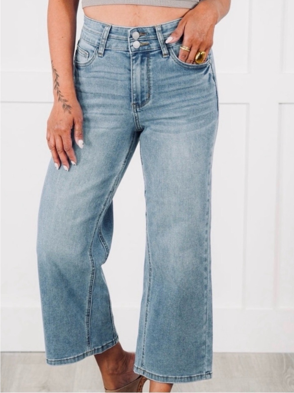 Judy Blue Wide Crop Size 27 High Rise Double Button Light Wash Wide Leg JB88616